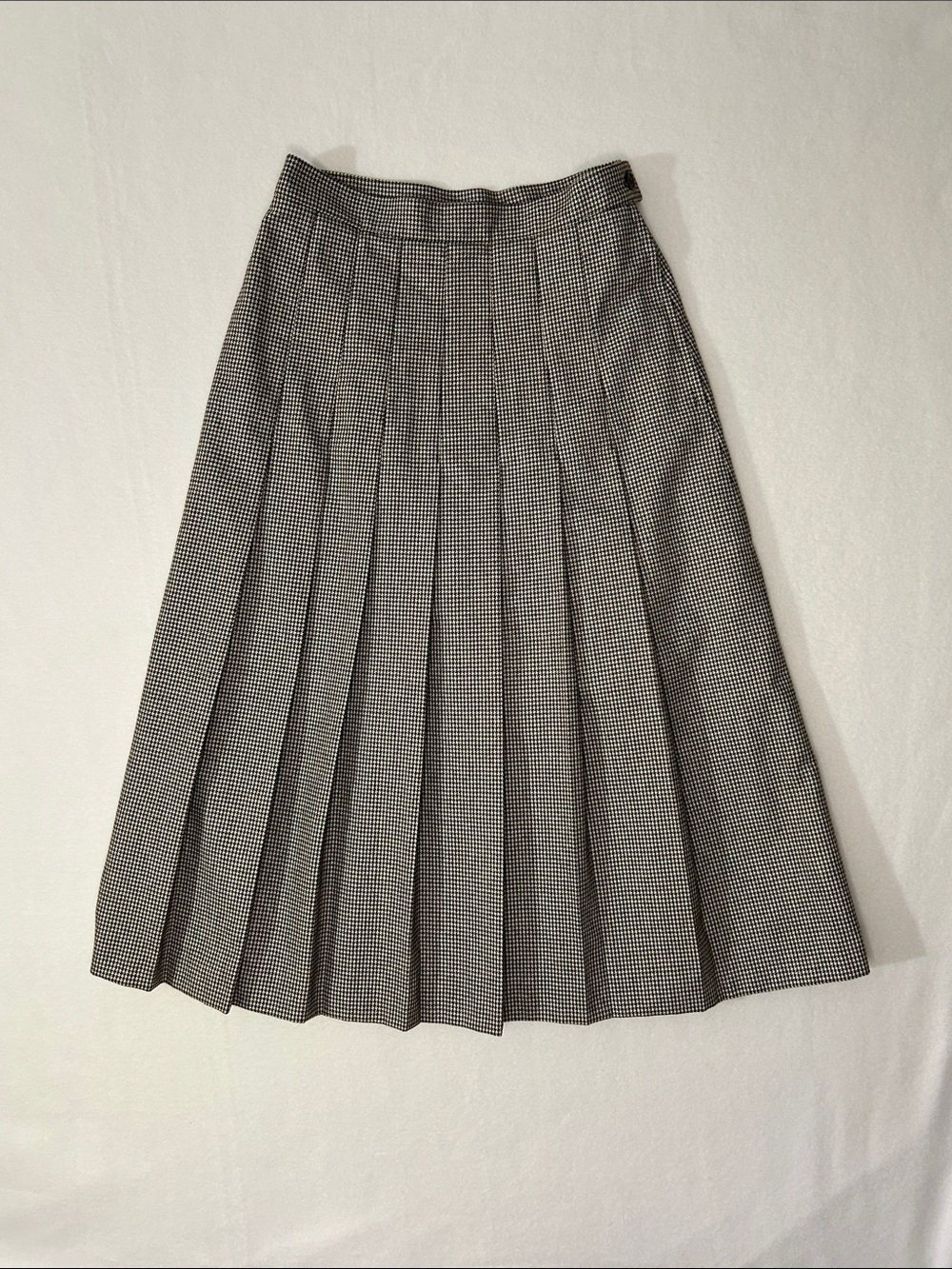 Vintage Pleated Houndstooth A-Line Midi Skirt in Brown and Cream Tailored